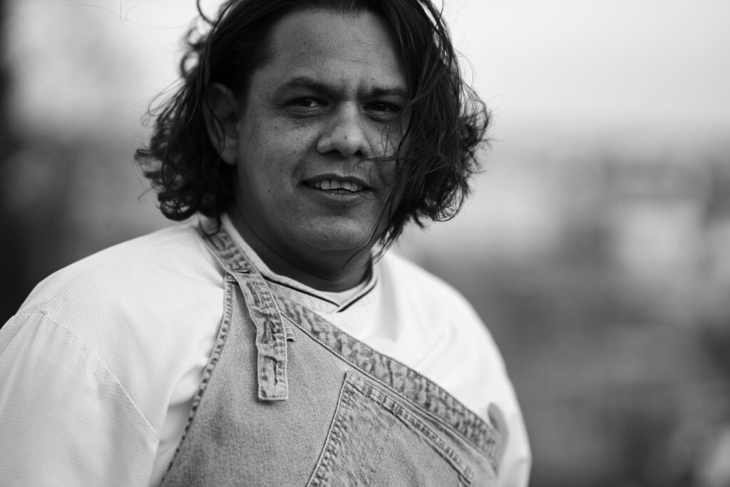 stephen senewiratne